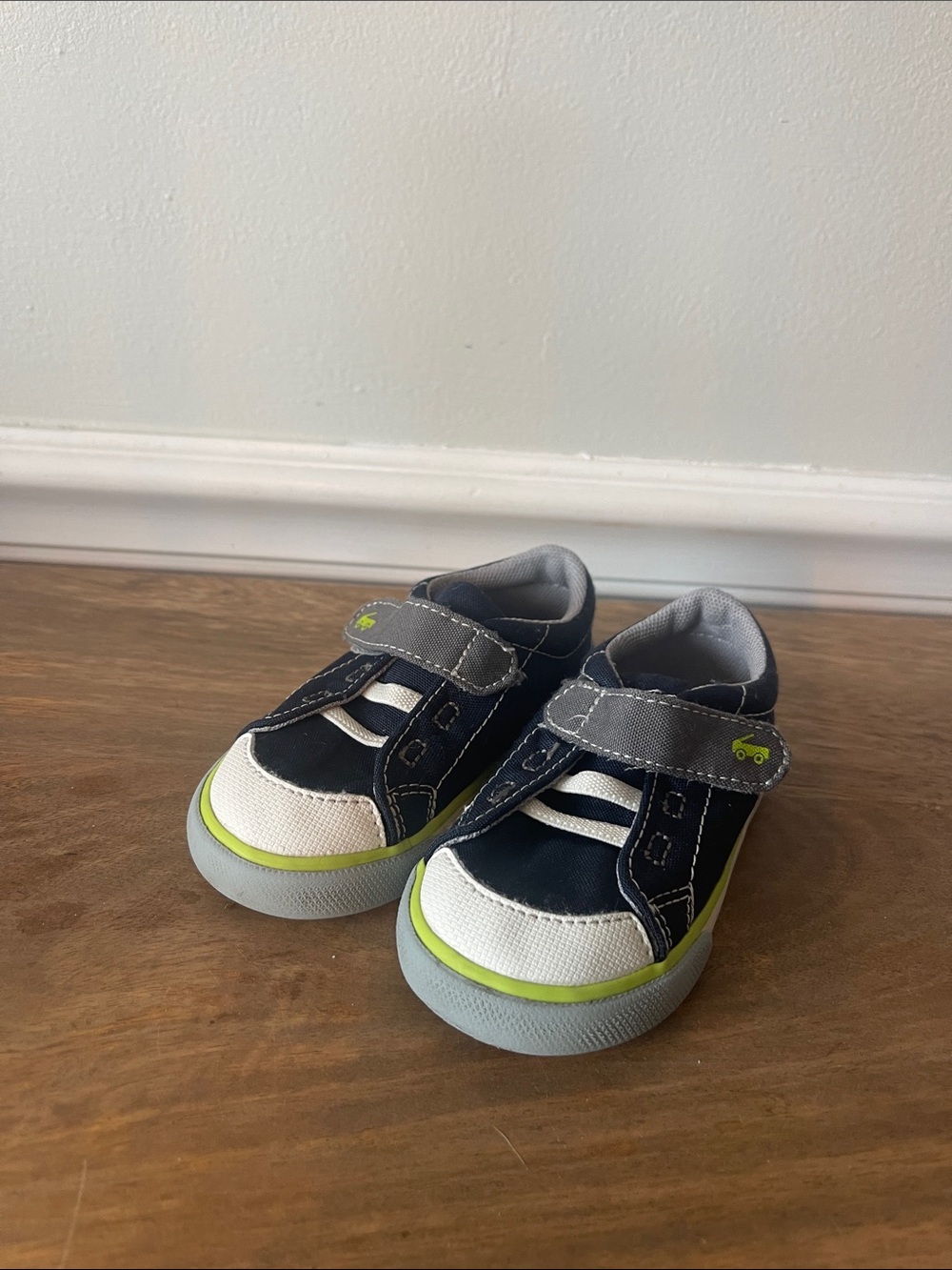 See Kai Run Navy, Gray and Lime size 6 sneakers